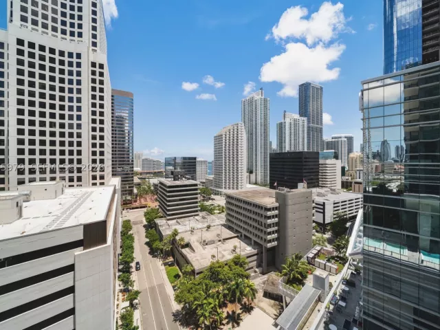 2-bedroom condo for sale in Miami - 68 SE 6th St 1201 - MondialRealty