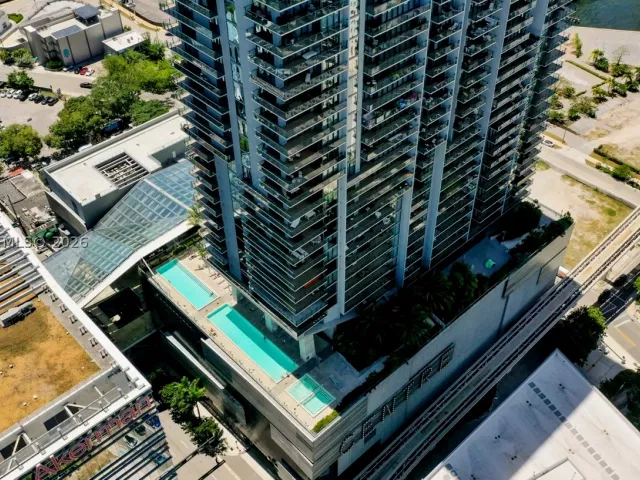 2-bedroom condo for sale in Miami - 68 SE 6th St 1201 - MondialRealty