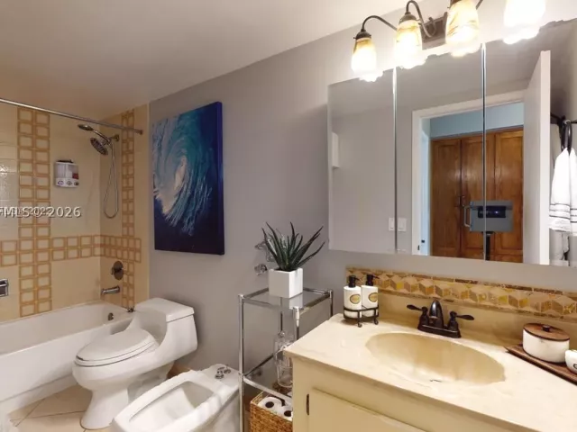 2-bedroom condo for sale in Hallandale Beach - 2500 PARKVIEW DR 417 - MondialRealty