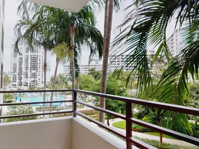2-bedroom condo for sale in Hallandale Beach - 2500 PARKVIEW DR 417 - MondialRealty