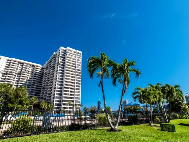 2-bedroom condo for sale in Hallandale Beach - 2500 PARKVIEW DR 417 - MondialRealty