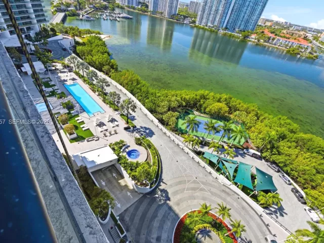 5-bedroom condo for sale in Aventura - 5500 Island Estates Dr 1506 - MondialRealty