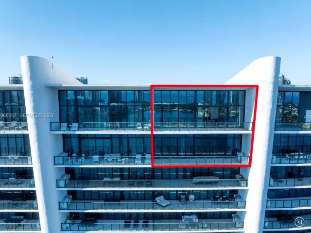 5-bedroom condo for sale in Aventura - 5500 Island Estates Dr 1506 - MondialRealty