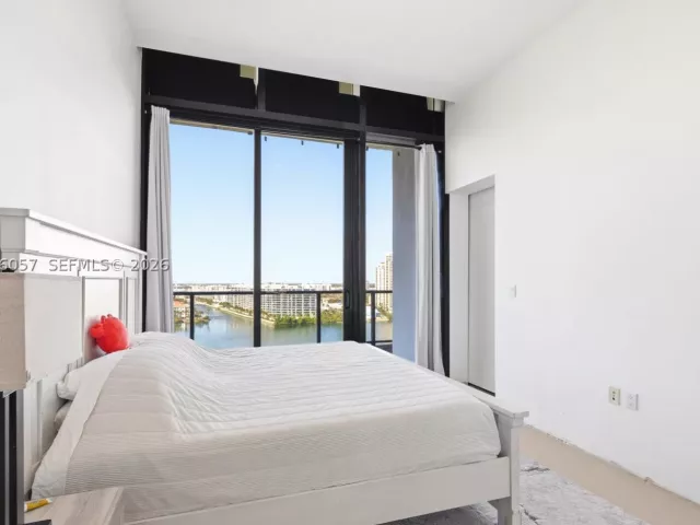 5-bedroom condo for sale in Aventura - 5500 Island Estates Dr PH 1506 - MondialRealty
