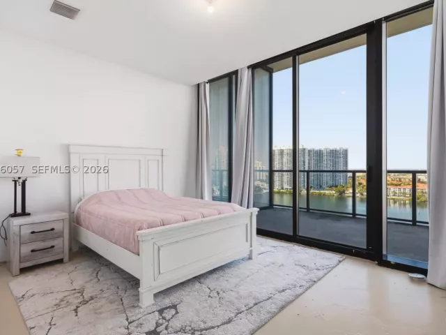 5-bedroom condo for sale in Aventura - 5500 Island Estates Dr PH 1506 - MondialRealty