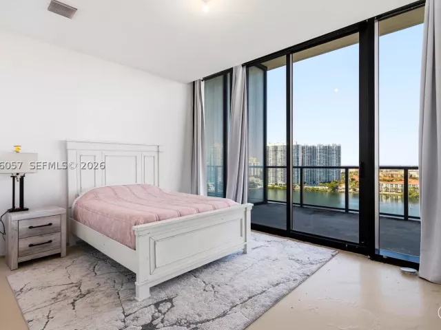 5-bedroom condo for sale in Aventura - 5500 Island Estates Dr PH 1506 - MondialRealty