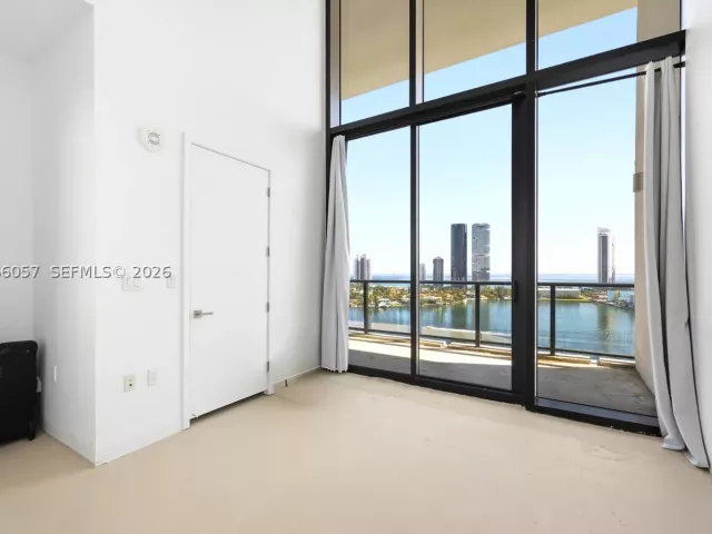 5-bedroom condo for sale in Aventura - 5500 Island Estates Dr PH 1506 - MondialRealty