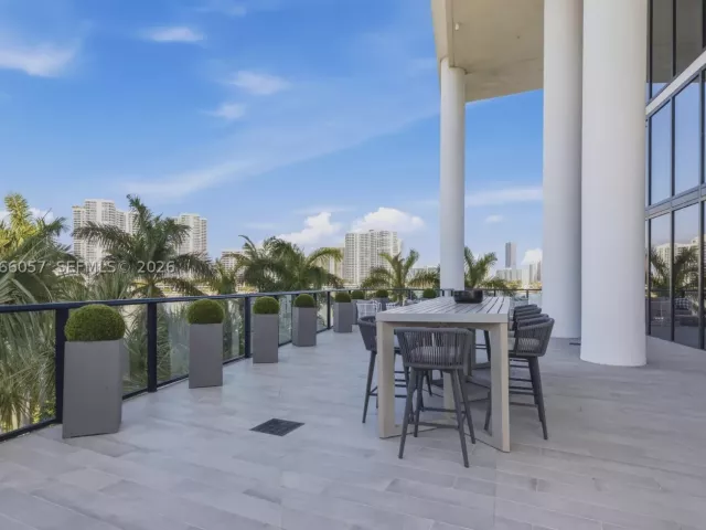 5-bedroom condo for sale in Aventura - 5500 Island Estates Dr PH 1506 - MondialRealty