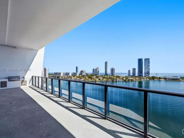 5-bedroom condo for sale in Aventura - 5500 Island Estates Dr 1506 - MondialRealty