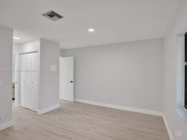 Home for sale at 6 Chestnut Cir - photo 7450872