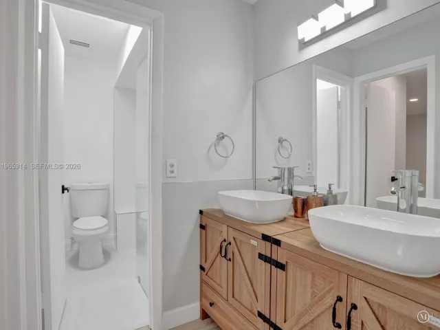 Home for sale at 6 Chestnut Cir - photo 7450874