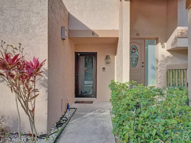 Home for sale at 6 Chestnut Cir - photo 7450859