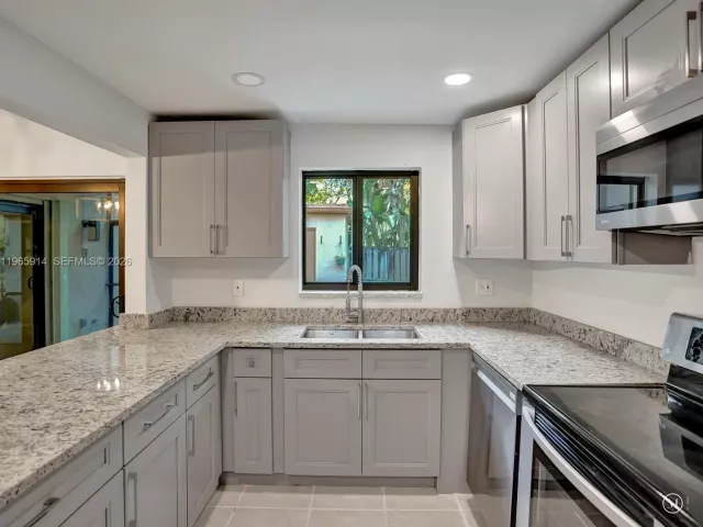 Home for sale at 6 Chestnut Cir - photo 7450866