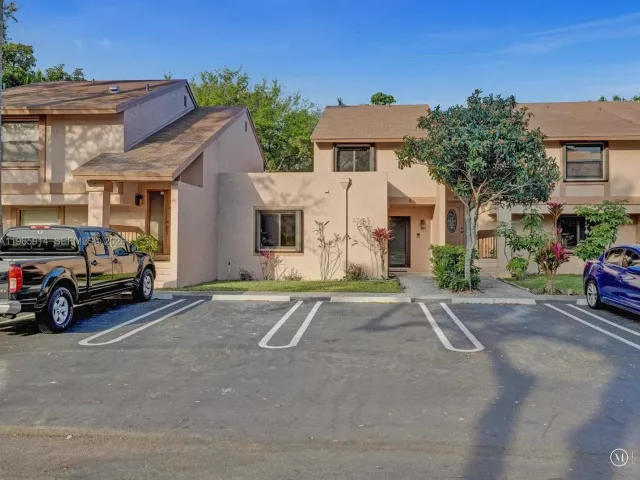 Home for sale at 6 Chestnut Cir - photo 7450858