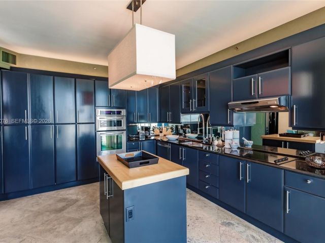 Apartment for rent  Unit #1604 - photo 7438927