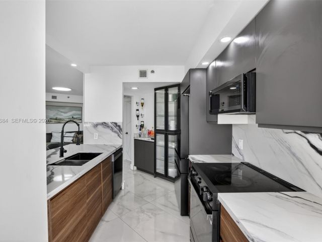 Apartment for sale  Unit #1710 - photo 7487506