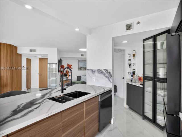 Apartment for sale  Unit #1710 - photo 7487507