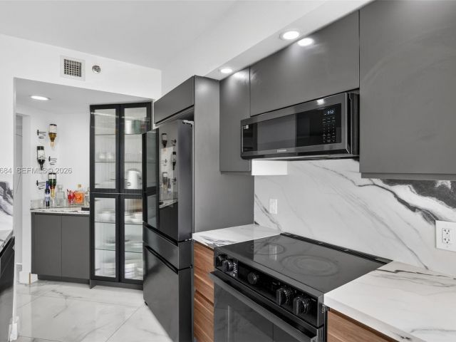 Apartment for sale  Unit #1710 - photo 7487508