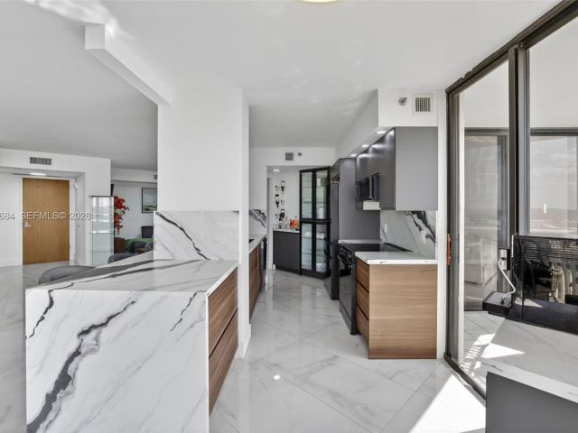 Apartment for sale  Unit #1710 - photo 7487509