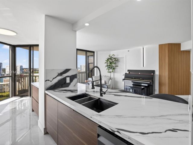 Apartment for sale  Unit #1710 - photo 7487512