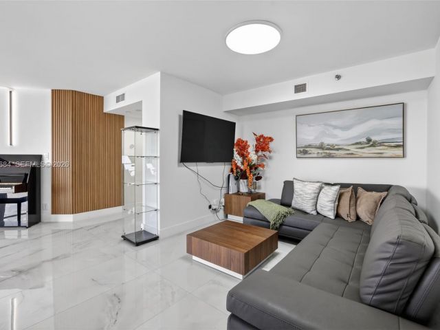 Apartment for sale  Unit #1710 - photo 7487519