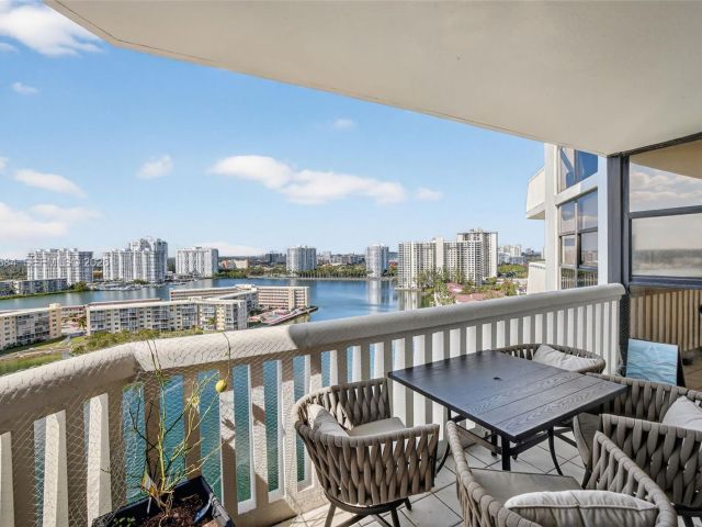 Apartment for sale  Unit #1710 - photo 7487521