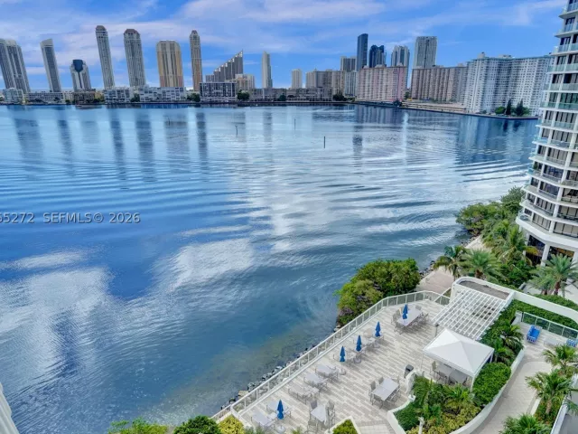 2-bedroom condo for sale in Aventura - 3000 Island Blvd 1106 - MondialRealty