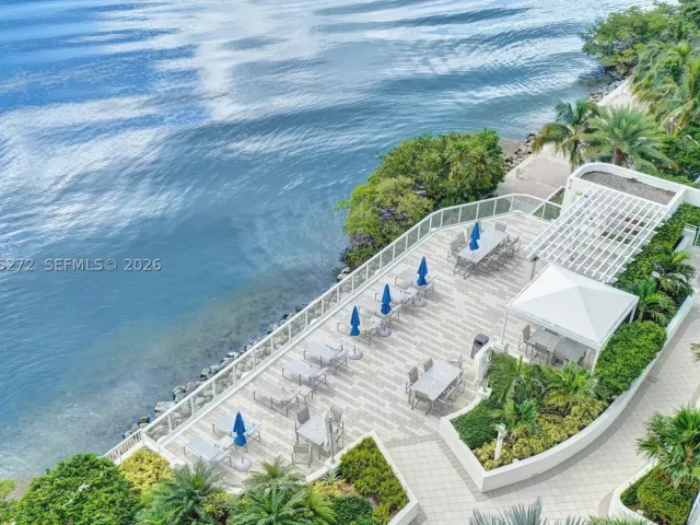 2-bedroom condo for sale in Aventura - 3000 Island Blvd 1106 - MondialRealty