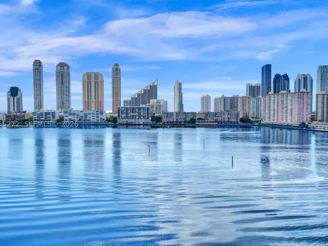 2-bedroom condo for sale in Aventura - 3000 Island Blvd 1106 - MondialRealty