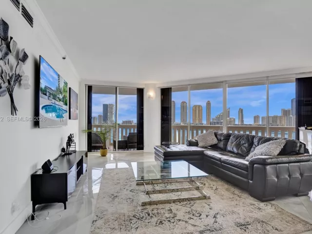 2-bedroom condo for sale in Aventura - 3000 Island Blvd 1106 - MondialRealty