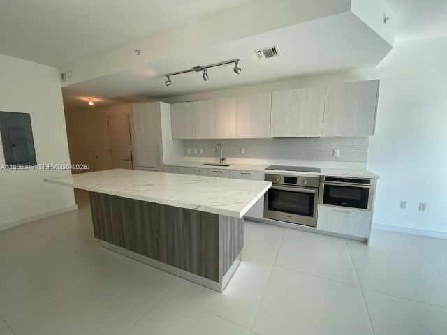 Apartment for rent  Unit # - photo 7494099