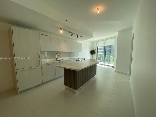 Apartment for rent  Unit # - photo 7494100