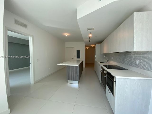 Apartment for rent  Unit # - photo 7494101