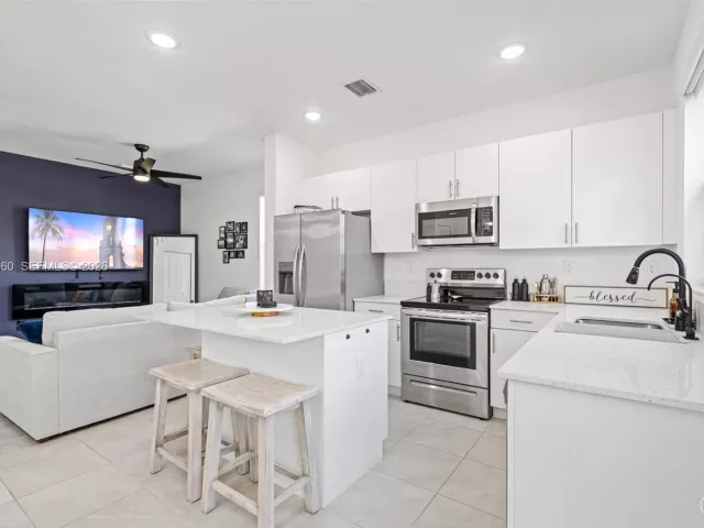 3-bedroom home for sale in Miami - 9941 SW 231st Ln 9941 - MondialRealty