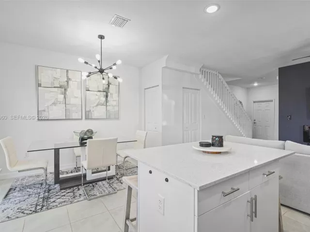 3-bedroom home for sale in Miami - 9941 SW 231st Ln 9941 - MondialRealty