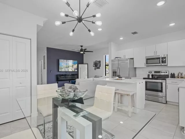 3-bedroom home for sale in Miami - 9941 SW 231st Ln 9941 - MondialRealty