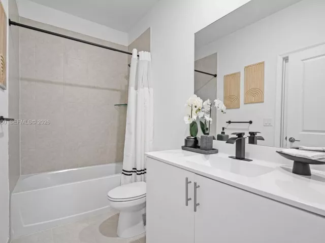 3-bedroom home for sale in Miami - 9941 SW 231st Ln 9941 - MondialRealty