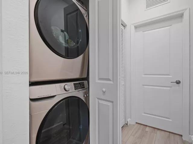 3-bedroom home for sale in Miami - 9941 SW 231st Ln 9941 - MondialRealty