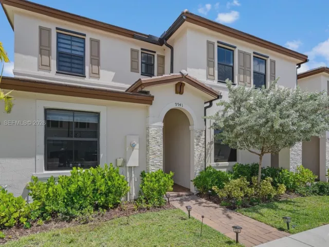 3-bedroom home for sale in Miami - 9941 SW 231st Ln 9941 - MondialRealty