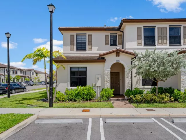 3-bedroom home for sale in Miami - 9941 SW 231st Ln 9941 - MondialRealty