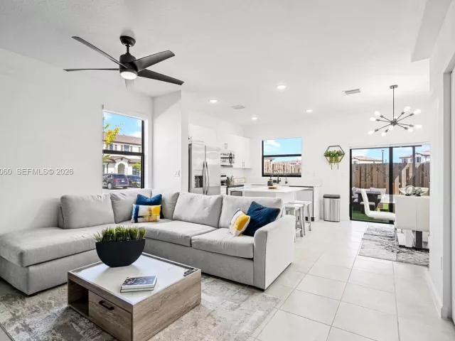 3-bedroom home for sale in Miami - 9941 SW 231st Ln 9941 - MondialRealty