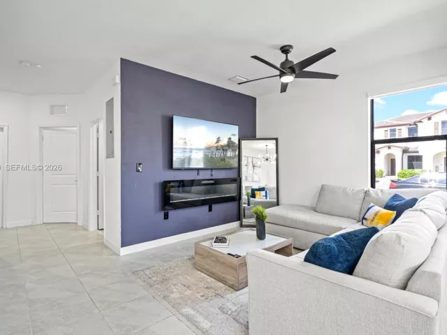 3-bedroom home for sale in Miami - 9941 SW 231st Ln 9941 - MondialRealty