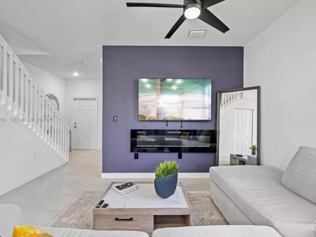 3-bedroom home for sale in Miami - 9941 SW 231st Ln 9941 - MondialRealty