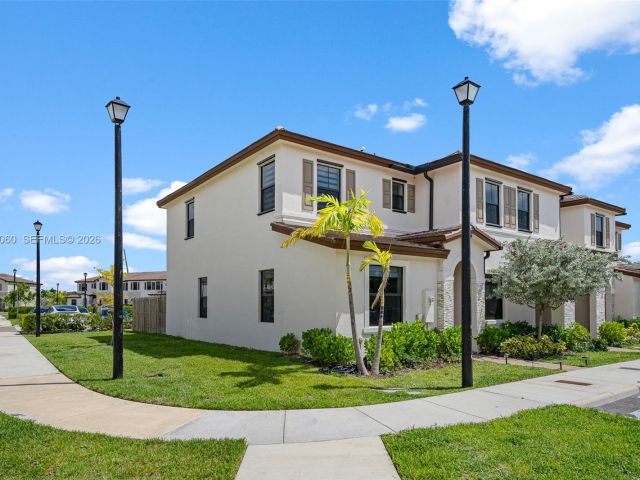 Home for sale at 9941 SW 231st Ln 9941 - photo 7436836