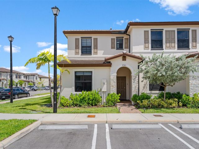 Home for sale at 9941 SW 231st Ln 9941 - photo 7436837