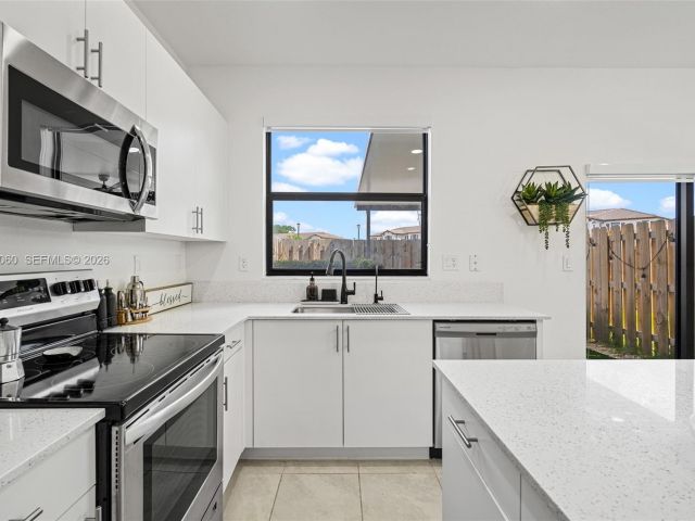 Home for sale at 9941 SW 231st Ln 9941 - photo 7436845