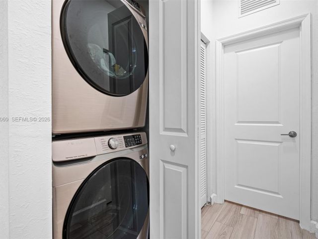 Home for sale at 9941 SW 231st Ln 9941 - photo 7436852