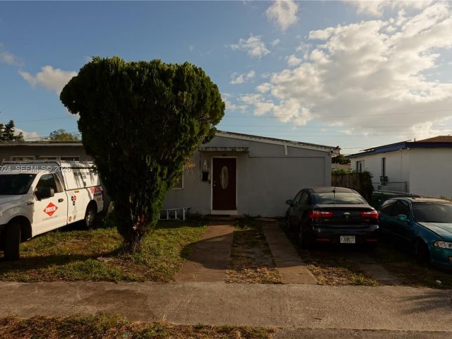 Home for sale at 810 NW 84th Ter - photo 7436725