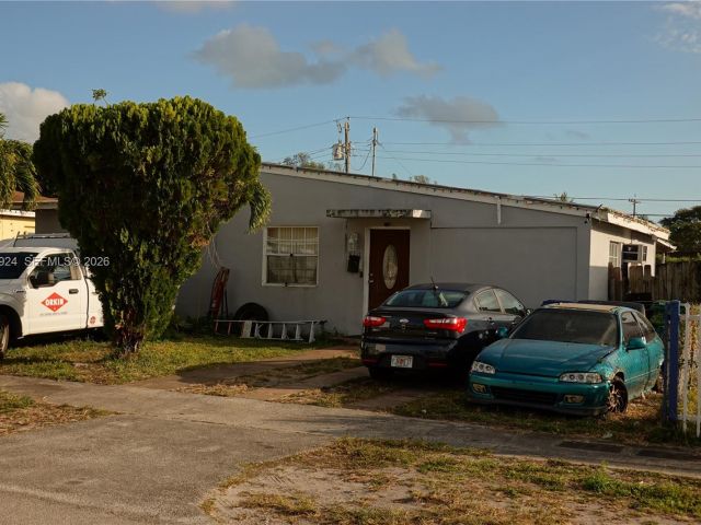 Home for sale at 810 NW 84th Ter - photo 7436726