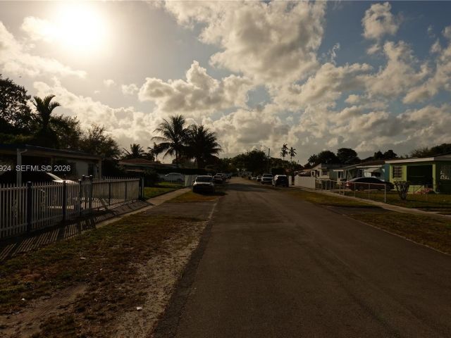 Home for sale at 810 NW 84th Ter - photo 7436729